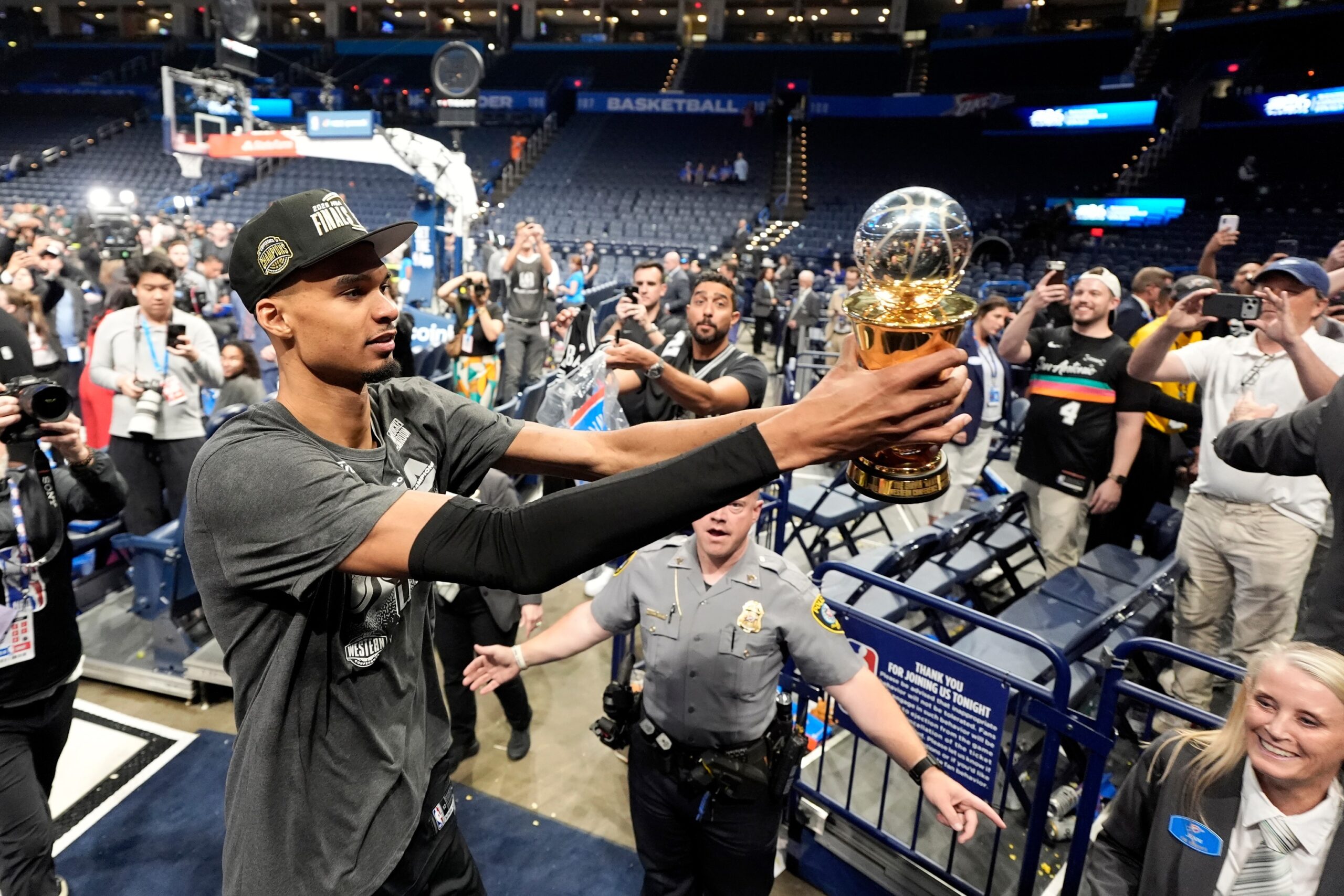 Wembanyama lleva a los Spurs a l final de la NBA en la que se enfrentarán a los New York Kincks