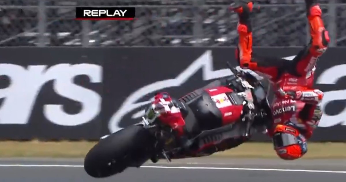 Márquez ha sido operado tras su caída en Le Mans y no estará en el GP de Catalunya. El Mundial se cimplica