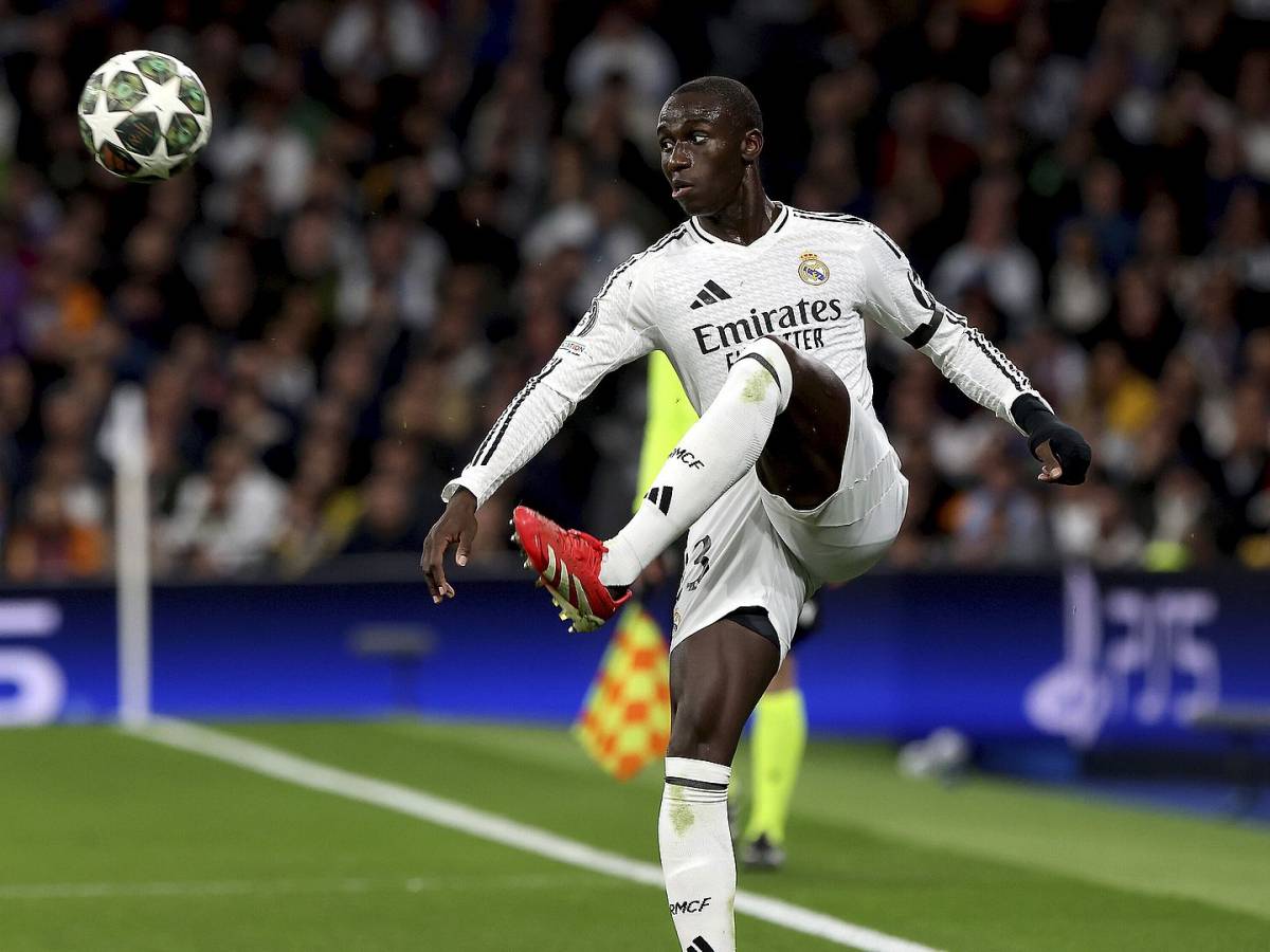 Mendy vuelve a tener que parar 5 meses por una lesión de larga duración de la que ha siso operado