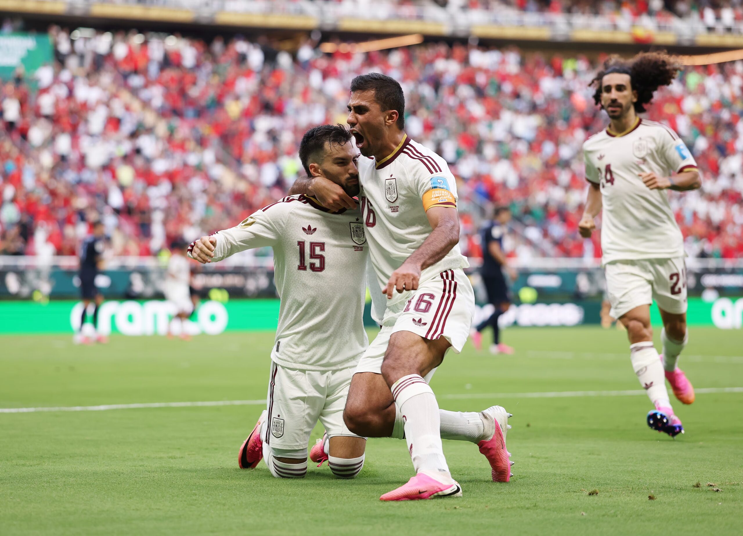 España vence a Uruguay y pasa a dieciseisavos como primera de grupo
