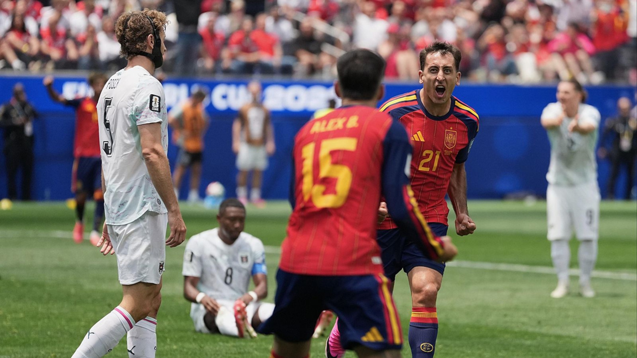 España se mete en los octavos del Mundial tras ganar a Austria por 3-0