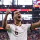 Mikel Merino lleva a España a cuartos con un gol en el tiempo añadido